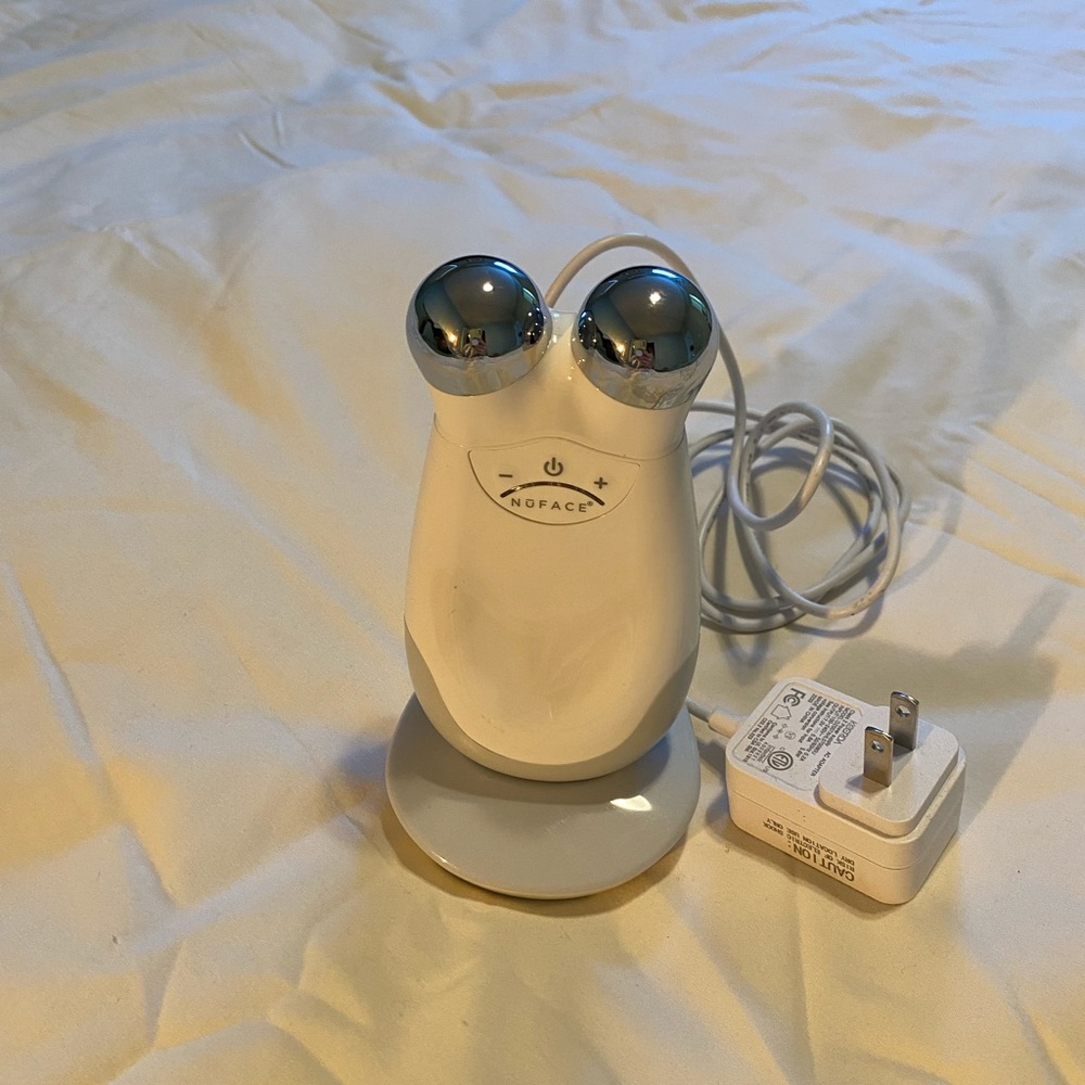 NuFace White and Silver Facial Toning Device